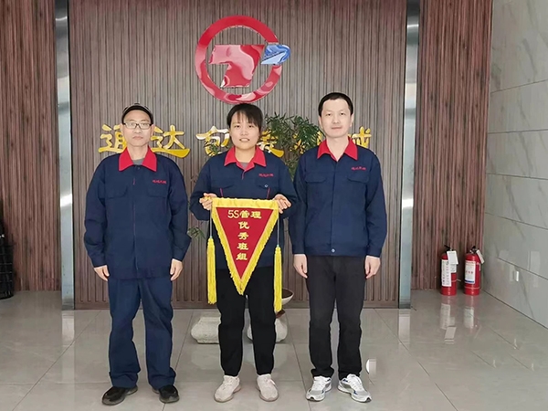 回轉(zhuǎn)灌裝機(jī)班組